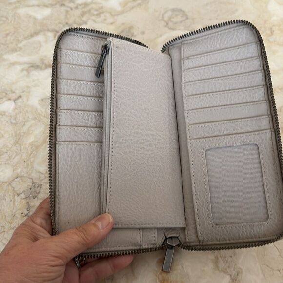 Matt & Nat Central Purity Collection Vegan Zippered Wallet - Picture 8 of 11